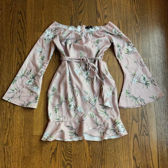 Missguided Dresses & Skirts - Missguided Floral Off Shoulder Dress Size 6